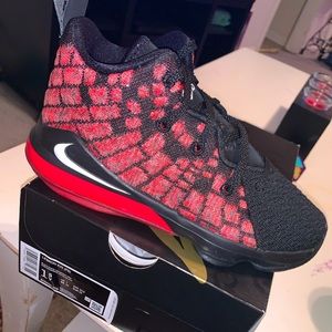 Kids Lebron XVII shoes